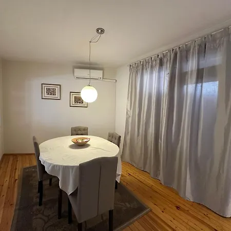 Citycentre Gem With Free Parking Appartamento